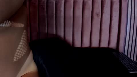 Elsa online show from November 15, 2025, 7:43 pm