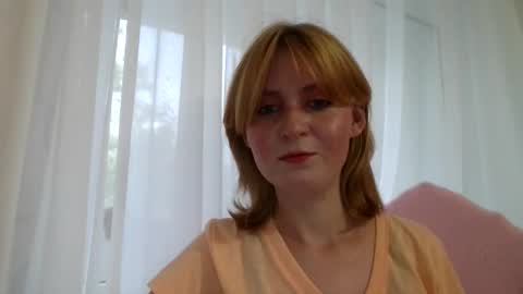 ElsaMartinez online show from September 19, 2025, 1:12 pm