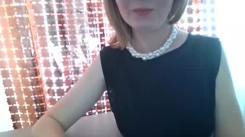 ElsaMartinez online show from September 23, 2025, 6:27 am