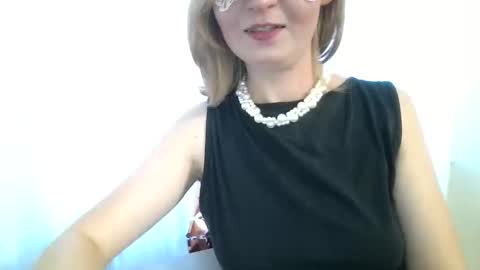 ElsaMartinez online show from September 24, 2025, 2:42 pm
