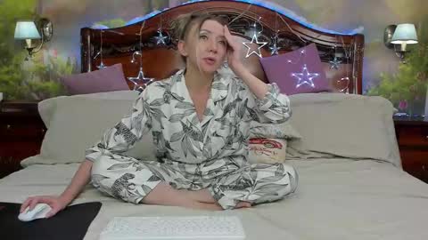 ElvaArno online show from January 2, 2025, 5:03 am