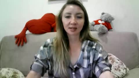 ElvaArno online show from September 19, 2025, 5:42 am