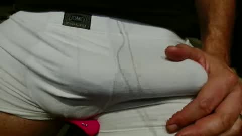 Snapshot of elvis_h chatting on December 3, 2025, 10:30 pm elvis_h online show from December 3, 2025, 10:30 pm