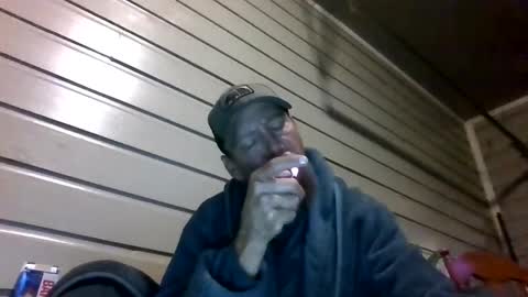 elwooood7 online show from November 8, 2025, 11:43 am