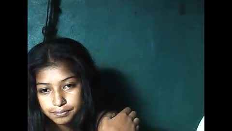 elynah195043 online show from May 19, 2026, 4:46 pm