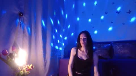 Elisa online show from May 11, 2026, 5:43 pm