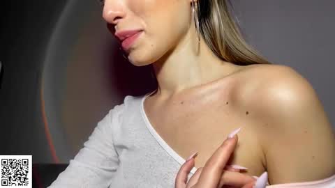 Elysia online show from October 23, 2025, 10:08 pm