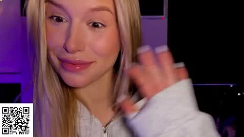 Elysia online show from November 6, 2025, 10:21 pm