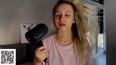 Elysia online show from November 26, 2025, 5:30 am