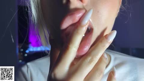 Elysia online show from November 27, 2025, 11:18 pm