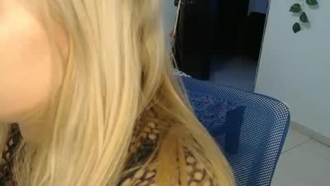 E L Z A  online show from February 14, 2025, 9:43 pm