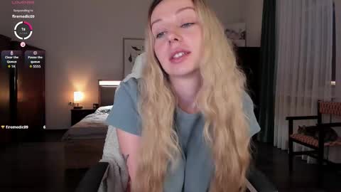 Emilie online show from October 15, 2025, 2:50 pm