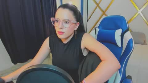 Snapshot of ema_04 chatting on May 25, 2026, 8:04 pm Estefany Martinez Acua INSTAGRAM ema 04oficial online show from May 25, 2026, 8:04 pm