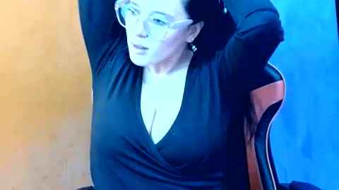 Snapshot of ema_04 chatting on June 9, 2026, 9:37 pm Estefany Martinez Acua INSTAGRAM ema 04oficial online show from June 9, 2026, 9:37 pm