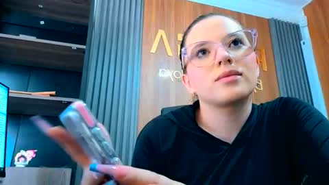 Snapshot of ema_04 chatting on August 3, 2026, 6:11 pm Estefany Martinez Acua INSTAGRAM ema 04oficial online show from August 3, 2026, 6:11 pm