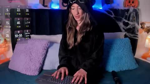 Snapshot of ema_porcaroli chatting on October 30, 2025, 9:15 pm Ema online show from October 30, 2025, 9:15 pm