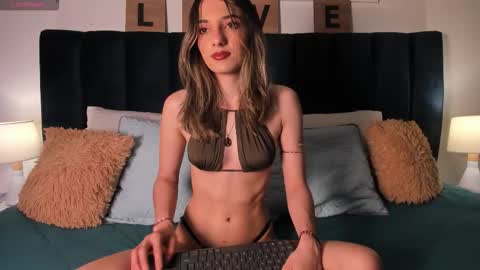 Snapshot of ema_porcaroli chatting on November 26, 2025, 8:10 pm Ema online show from November 26, 2025, 8:10 pm