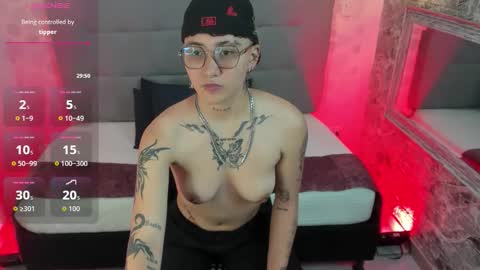emahills__axelrose online show from October 17, 2025, 2:15 am
