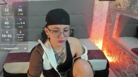 emahills__axelrose online show from October 25, 2025, 10:01 am