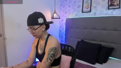 emahills__axelrose online show from November 12, 2025, 8:04 am