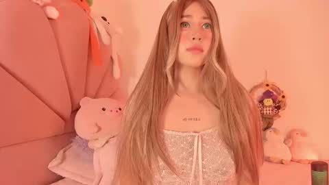 Snapshot of emasanders chatting on November 13, 2025, 11:36 pm Ana online show from November 13, 2025, 11:36 pm