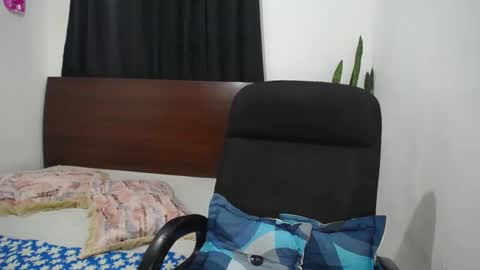 Snapshot of ember_wanda_ chatting on February 20, 2025, 1:03 am Ember and Wanda online show from February 20, 2025, 1:03 am