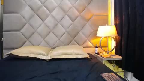 Snapshot of ember_wanda_ chatting on March 12, 2025, 4:30 am Ember and Wanda online show from March 12, 2025, 4:30 am