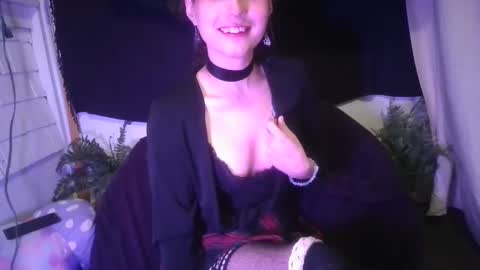 Ellie online show from December 3, 2024, 1:30 am
