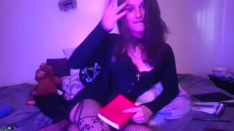 Ellie online show from January 27, 2025, 11:00 pm