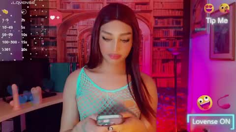 Snapshot of emeli_roushot chatting on May 22, 2026, 11:27 am Emeli online show from May 22, 2026, 11:27 am