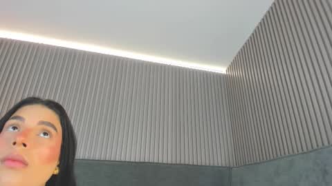 emelie_89 online show from November 26, 2025, 11:33 am