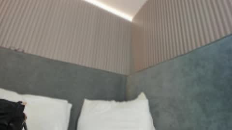 emelie_89 online show from December 21, 2025, 12:01 pm