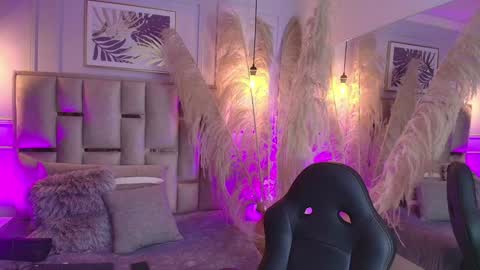 Snapshot of emelie_ch_ chatting on January 18, 2025, 12:35 am Emily  online show from January 18, 2025, 12:35 am