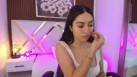 Snapshot of emelie_ch_ chatting on May 15, 2026, 6:31 am Emily online show from May 15, 2026, 6:31 am