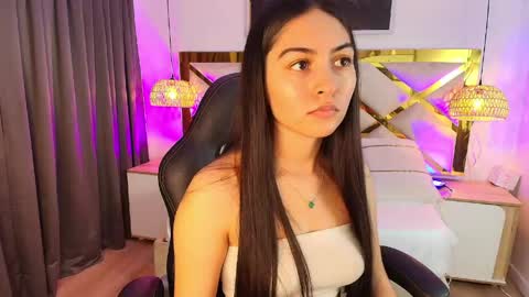 Snapshot of emelie_ch_ chatting on May 21, 2026, 7:48 am Emily online show from May 21, 2026, 7:48 am