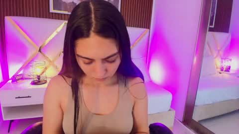 Snapshot of emelie_ch_ chatting on June 4, 2026, 3:01 am Emily online show from June 4, 2026, 3:01 am