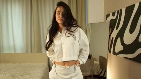 Snapshot of emelinekohles chatting on November 1, 2025, 8:27 am Adel online show from November 1, 2025, 8:27 am