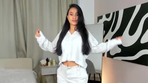 Snapshot of emelinekohles chatting on November 4, 2025, 7:07 am Adel online show from November 4, 2025, 7:07 am