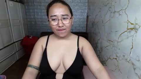 Snapshot of emely_slutxxx chatting on June 5, 2026, 3:46 am Emely online show from June 5, 2026, 3:46 am