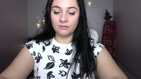 Emely online show from January 5, 2025, 11:33 pm