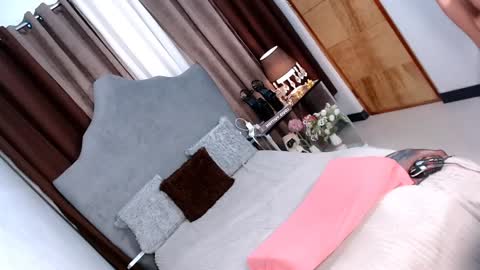 Snapshot of emerald_samara chatting on January 16, 2025, 5:12 pm Samara online show from January 16, 2025, 5:12 pm