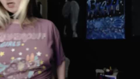 emeraldstrawberri online show from February 9, 2026, 12:14 am