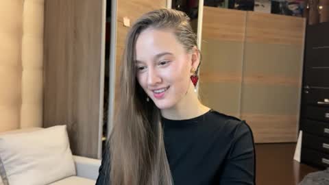 emi__ly online show from December 2, 2025, 7:03 am