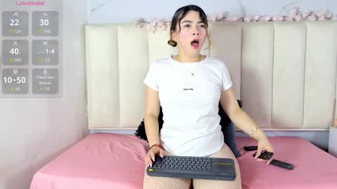 Snapshot of emi_bloom chatting on January 14, 2026, 12:55 pm emi_bloom online show from January 14, 2026, 12:55 pm