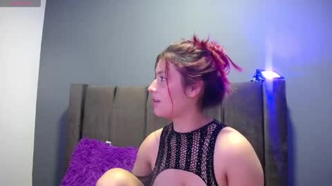 Snapshot of emi_candi chatting on October 1, 2025, 5:57 am emi online show from October 1, 2025, 5:57 am