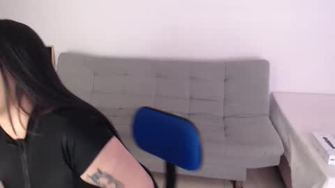 emi_carter online show from December 2, 2025, 7:42 pm