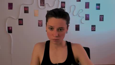 Snapshot of emi_fade chatting on March 4, 2026, 10:10 am emi_fade online show from March 4, 2026, 10:10 am