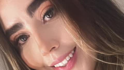 emi_royse online show from April 25, 2026, 6:27 pm