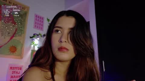 Snapshot of emicute_ chatting on February 17, 2026, 1:24 am online show from February 17, 2026, 1:24 am