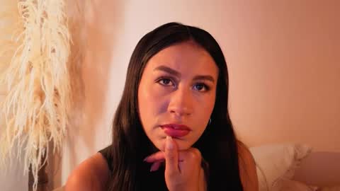 Emilia Gomez online show from November 15, 2025, 2:24 pm